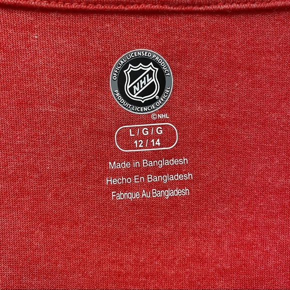 NHL Chicago Blackhawks Women’s Red T-shirt NWT - Picture 3 of 4